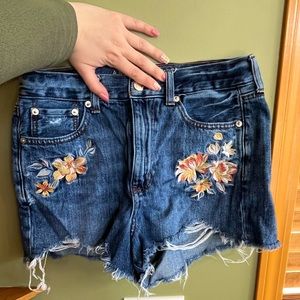 American Eagle Embroidered Mom Shorts size 6
